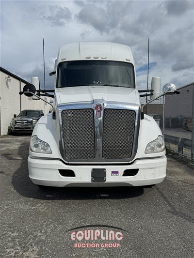 2018 Kenworth T680 6X4 T/A SLEEPER TRUCK TRA