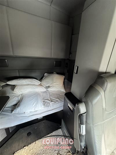 2018 Kenworth T680 6X4 T/A SLEEPER TRUCK TRA
