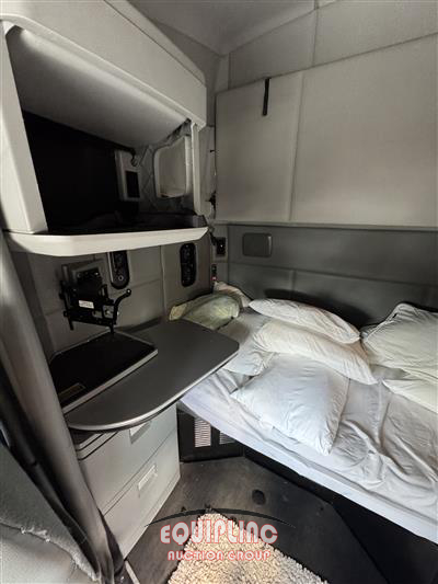 2018 Kenworth T680 6X4 T/A SLEEPER TRUCK TRA