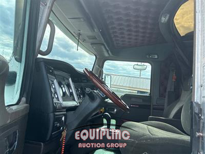 2016 Kenworth T660 6X4 T/A SLEEPER TRUCK TRA
