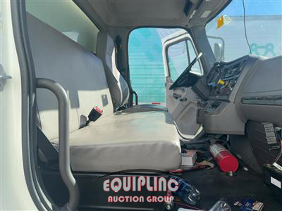 2020 Freightliner M2 4X2 S/A 26FT NON CDL BOX TR