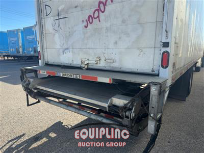 2020 Freightliner M2 4X2 S/A 26FT NON CDL BOX TR