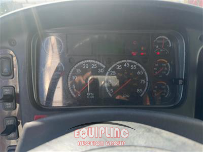 2020 Freightliner M2 4X2 S/A 26FT NON CDL BOX TR