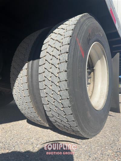 2020 Freightliner M2 4X2 S/A 26FT NON CDL BOX TR