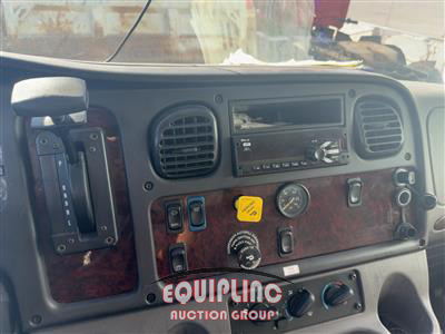2020 Freightliner M2 4X2 S/A 26FT NON CDL BOX TR