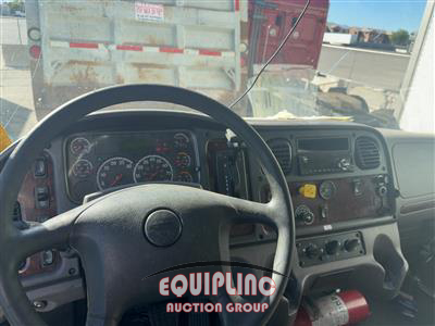 2020 Freightliner M2 4X2 S/A 26FT NON CDL BOX TR
