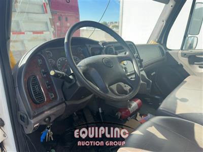 2020 Freightliner M2 4X2 S/A 26FT NON CDL BOX TR