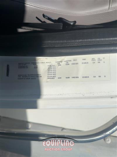 2020 Freightliner M2 4X2 S/A 26FT NON CDL BOX TR