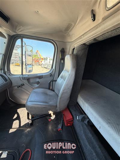 2020 Freightliner M2 4X2 S/A 24FT NON CDL BOX TR