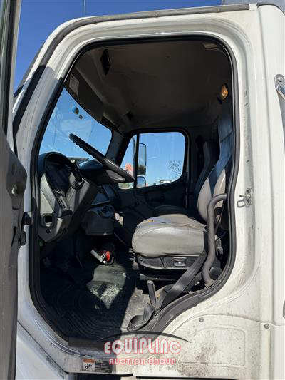 2020 Freightliner M2 4X2 S/A 24FT NON CDL BOX TR