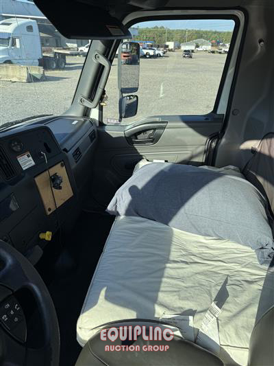 2020 International MV607 4X2 S/A 24FT CDL REQUIRE