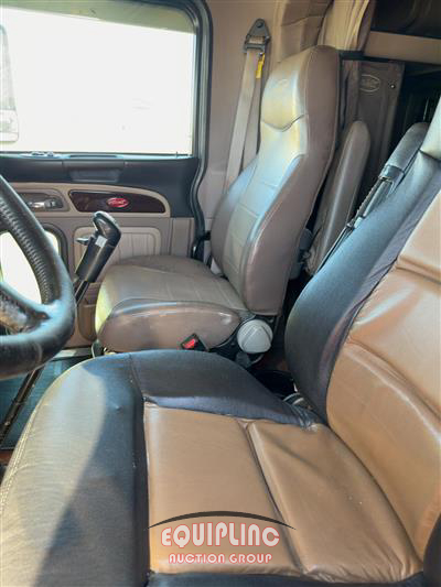 2013 Peterbilt 389 TRI/AXLE SLEEPER TRUCK TRA