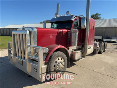 2013 Peterbilt 389 TRI/AXLE SLEEPER TRUCK TRA