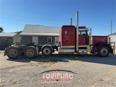 2013 Peterbilt 389 TRI/AXLE SLEEPER TRUCK TRA