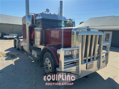 2013 Peterbilt 389 TRI/AXLE SLEEPER TRUCK TRA