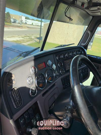 2013 Peterbilt 389 TRI/AXLE SLEEPER TRUCK TRA
