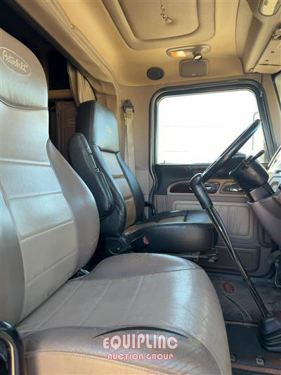 2013 Peterbilt 389 TRI/AXLE SLEEPER TRUCK TRA