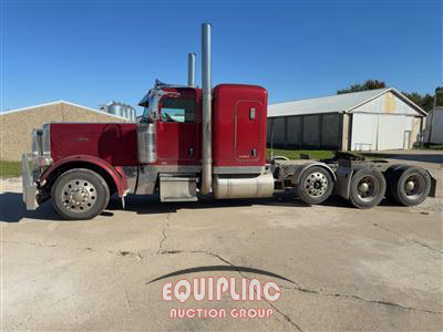 2013 Peterbilt 389 TRI/AXLE SLEEPER TRUCK TRA
