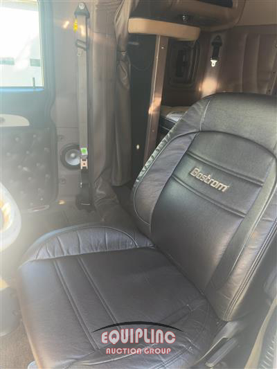2018 Peterbilt 389 TRI/AXLE GLIDER SLEEPER TR
