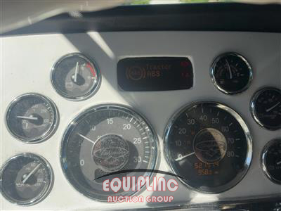 2018 Peterbilt 389 TRI/AXLE GLIDER SLEEPER TR