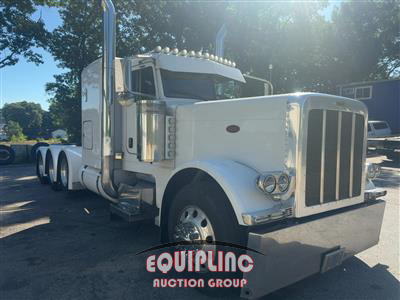 2018 Peterbilt 389 TRI/AXLE GLIDER SLEEPER TR