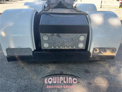 2018 Peterbilt 389 TRI/AXLE GLIDER SLEEPER TR