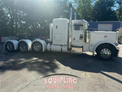 2018 Peterbilt 389 TRI/AXLE GLIDER SLEEPER TR