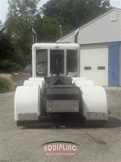 2018 Peterbilt 389 TRI/AXLE GLIDER SLEEPER TR
