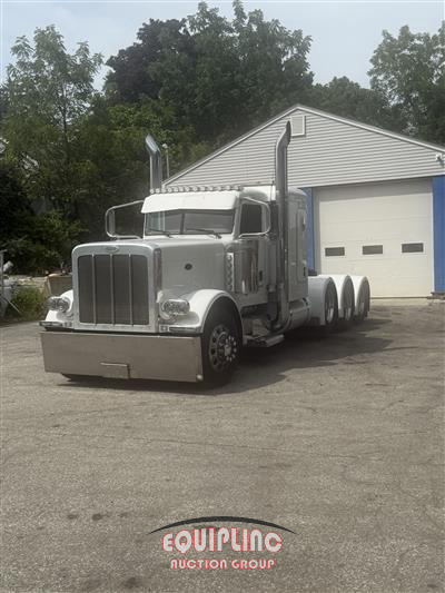 2018 Peterbilt 389 TRI/AXLE GLIDER SLEEPER TR