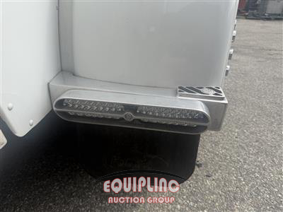 2018 Peterbilt 389 TRI/AXLE GLIDER SLEEPER TR
