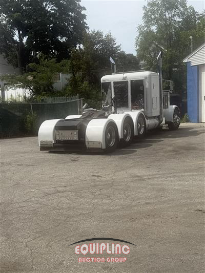 2018 Peterbilt 389 TRI/AXLE GLIDER SLEEPER TR