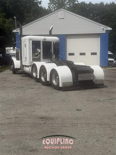 2018 Peterbilt 389 TRI/AXLE GLIDER SLEEPER TR