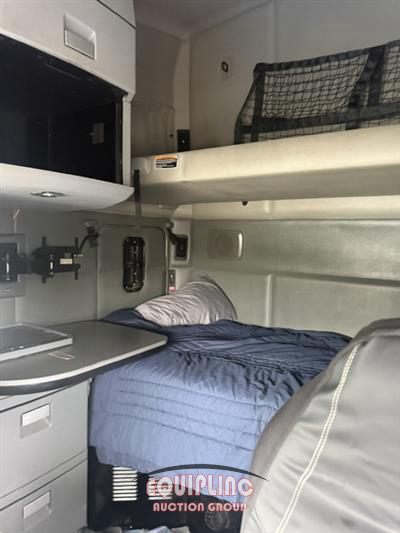 2016 Kenworth T680 6X4 T/A SLEEPER TRUCK TRA