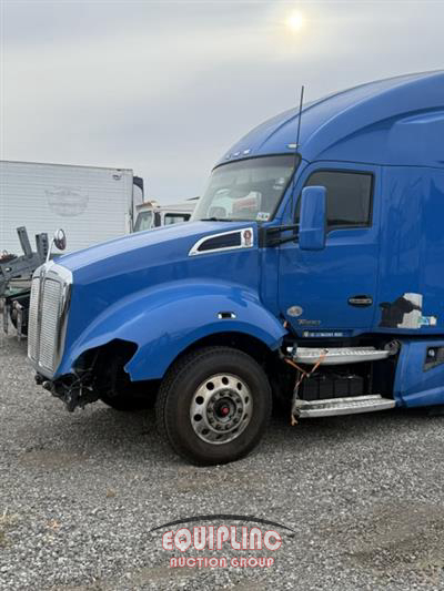 2016 Kenworth T680 6X4 T/A SLEEPER TRUCK TRA