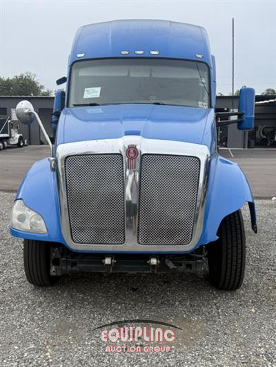 2016 Kenworth T680 6X4 T/A SLEEPER TRUCK TRA