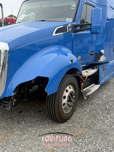 2016 Kenworth T680 6X4 T/A SLEEPER TRUCK TRA