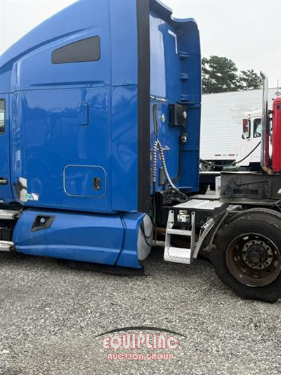 2016 Kenworth T680 6X4 T/A SLEEPER TRUCK TRA