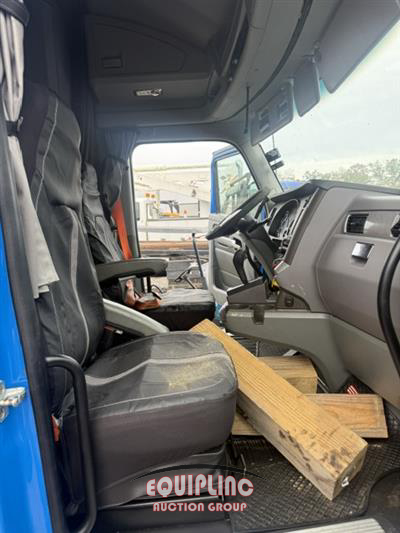 2016 Kenworth T680 6X4 T/A SLEEPER TRUCK TRA