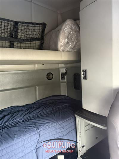 2016 Kenworth T680 6X4 T/A SLEEPER TRUCK TRA