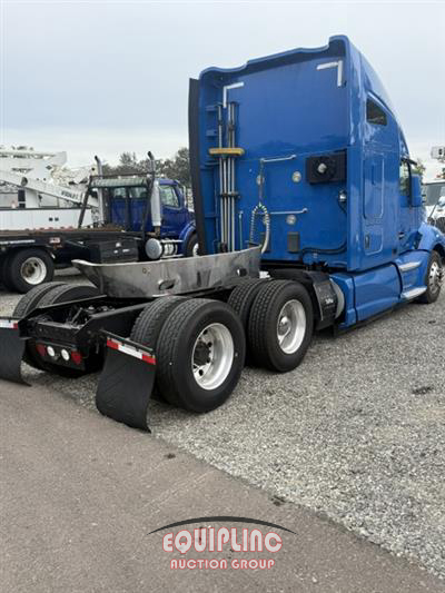 2016 Kenworth T680 6X4 T/A SLEEPER TRUCK TRA