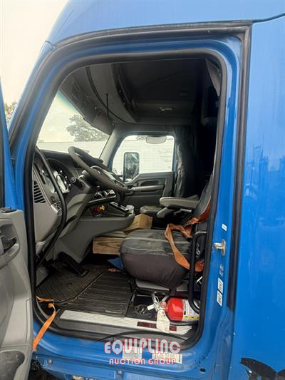 2016 Kenworth T680 6X4 T/A SLEEPER TRUCK TRA