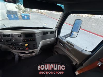 2019 Peterbilt 579 T/A 6X4 SLEEPER TRUCK TRAC