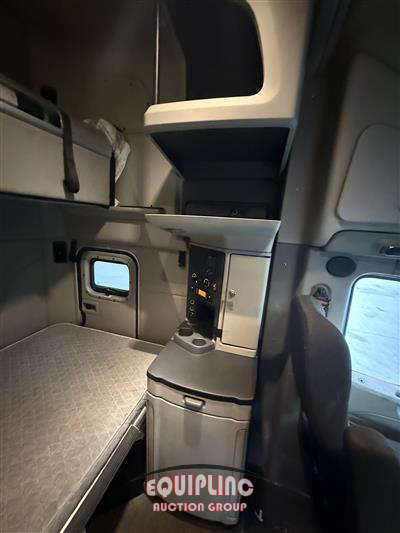 2019 Peterbilt 579 T/A 6X4 SLEEPER TRUCK TRAC