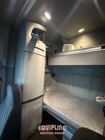 2019 Peterbilt 579 T/A 6X4 SLEEPER TRUCK TRAC