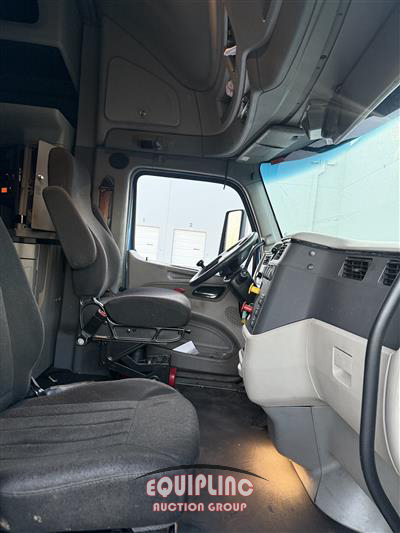 2019 Peterbilt 579 T/A 6X4 SLEEPER TRUCK TRAC