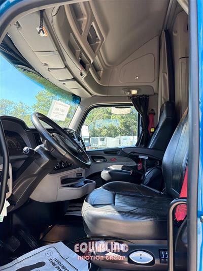 2023 Peterbilt 579