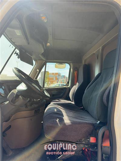 2017 Freightliner CASCADIA 4X2 DAY CAB TRUCK TRA