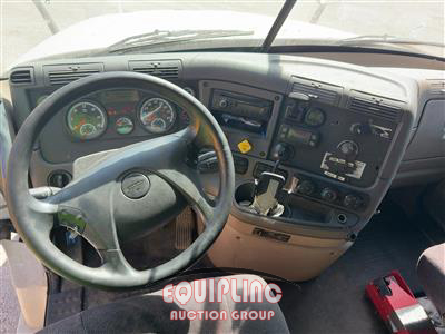 2017 Freightliner CASCADIA 4X2 DAY CAB TRUCK TRA