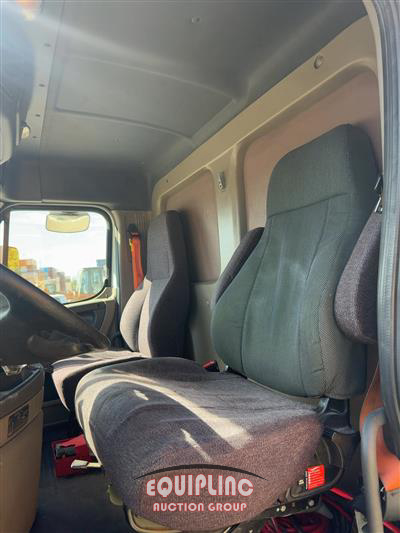 2017 Freightliner CASCADIA 4X2 DAY CAB TRUCK TRA