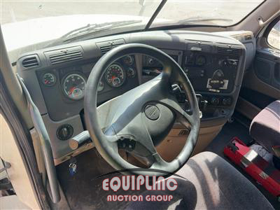 2017 Freightliner CASCADIA 4X2 DAY CAB TRUCK TRA